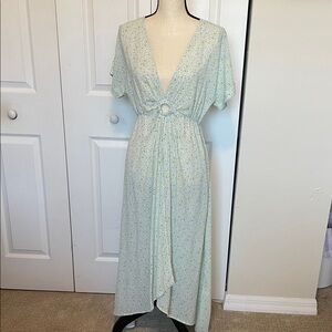 NWT HEYSON ELEGANT LIGHT GREEN FLORAL OPEN FRONT DRESS OR COVER UP. SIZE SMALL.